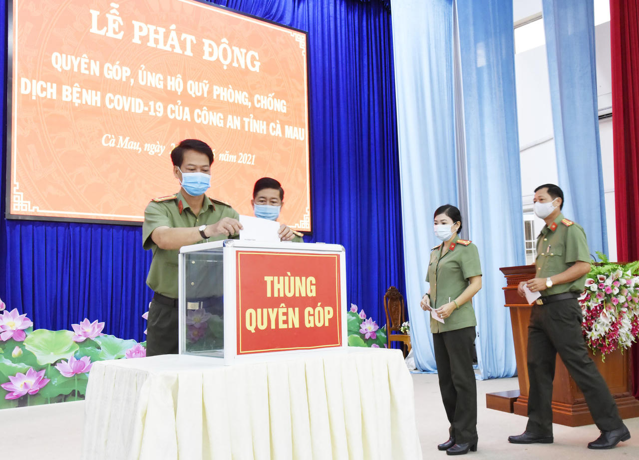 Quyên góp gần 640 triệu đồng ủng hộ Quỹ phòng, chống COVID-19