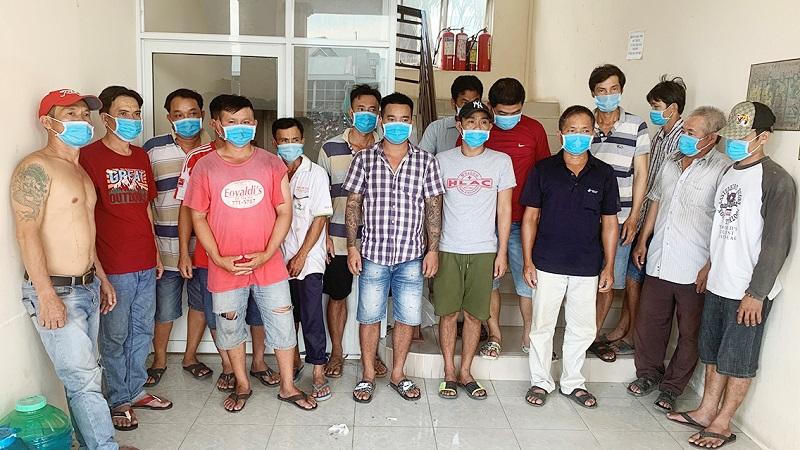 Bắt quả tang hàng chục đối tượng cá độ bóng đá trong quán cà phê 