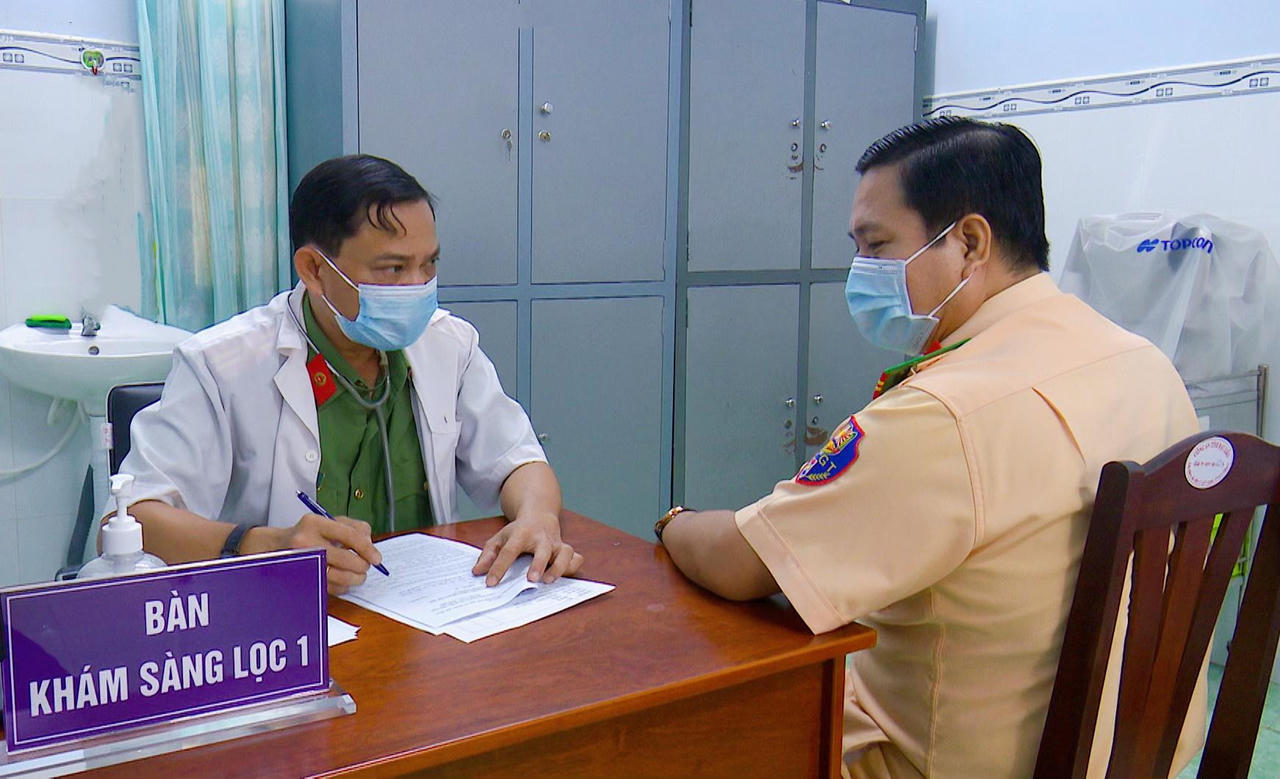 Tiêm vaccine ngừa COVID-19 cho 500 công an tỉnh Bạc Liêu