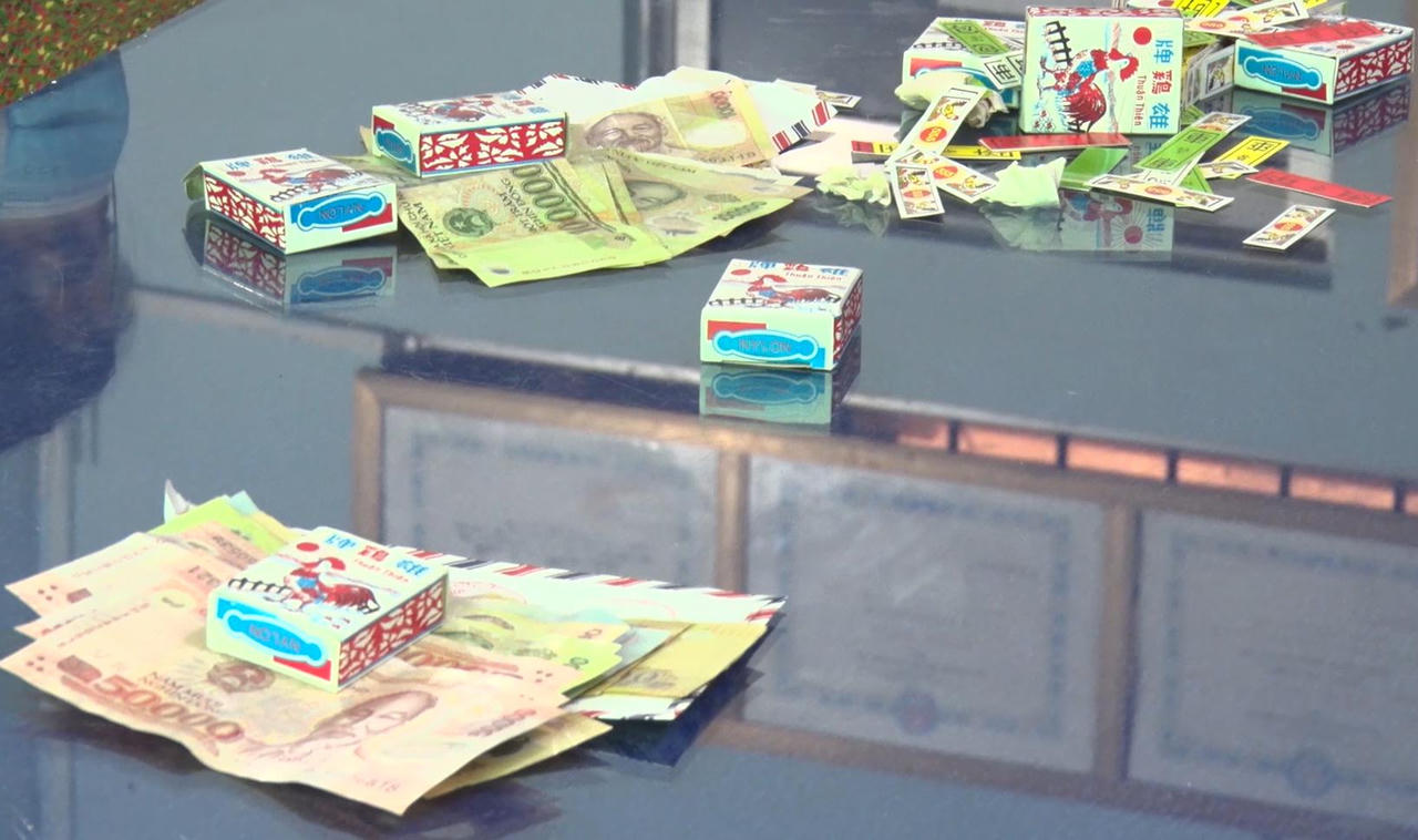 4 phụ nữ đánh bài ăn tiền gây bức xúc một khu chợ ở Bạc Liêu