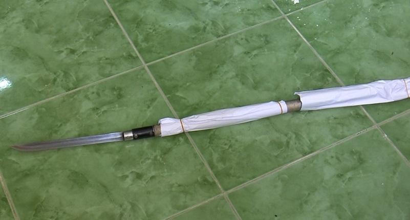 Dùng dao tự chế đâm cha dượng tử vong