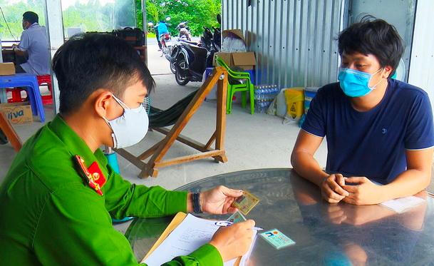 Xử lý xe tải đi không đúng tuyến luồng xanh, cố tình vượt chốt