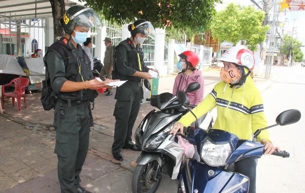 Kiên quyết xử lý nghiêm các trường hợp người ra đường lý do không chính đáng