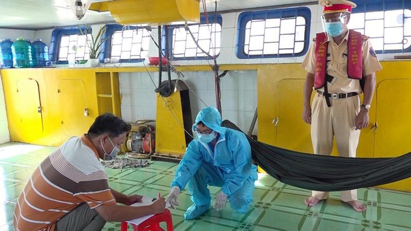 Công an An Giang làm tốt “nhiệm vụ kép” song hành với chăm lo cho người dân gặp khó khăn do dịch COVID-19