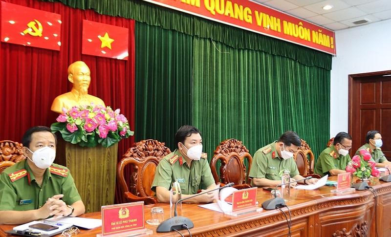 Công an An Giang làm tốt “nhiệm vụ kép” song hành với chăm lo cho người dân gặp khó khăn do dịch COVID-19