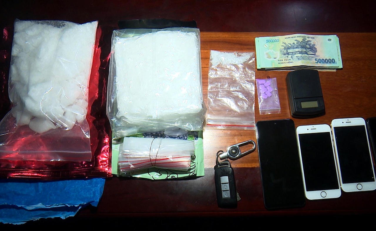 Ngụy trang xe phòng chống dịch để mua bán hơn 1,6 kg ma túy 