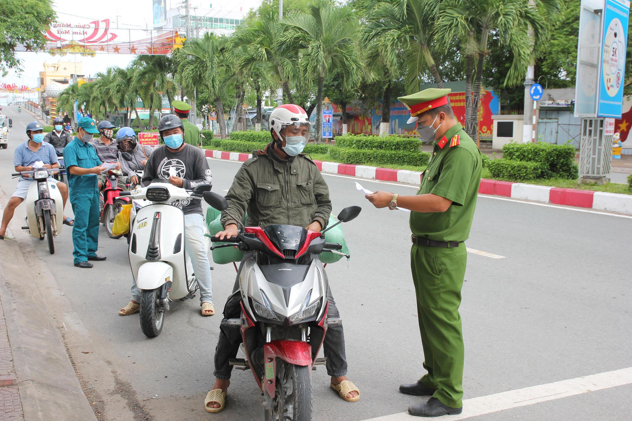 Siết chặt kiểm soát “vòng trong” để thực hiện nghiêm Chỉ thị 16