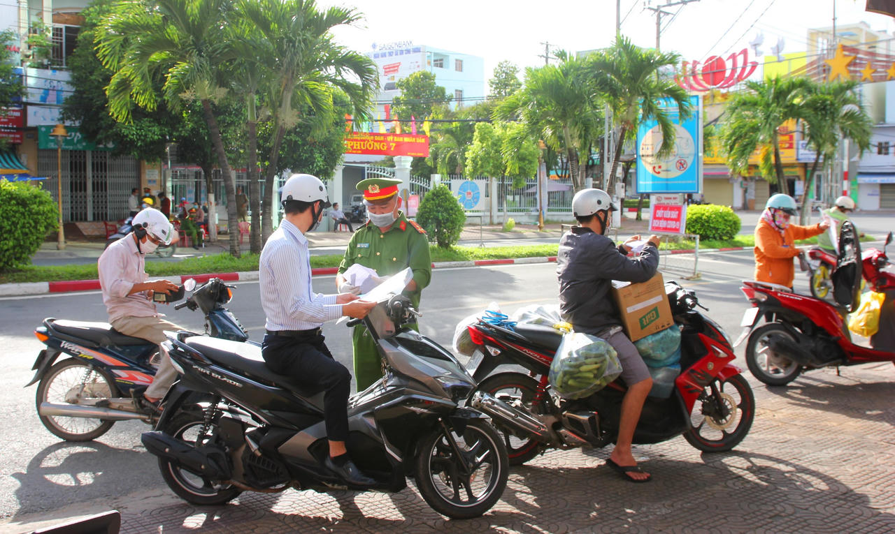 Siết chặt kiểm soát “vòng trong” để thực hiện nghiêm Chỉ thị 16