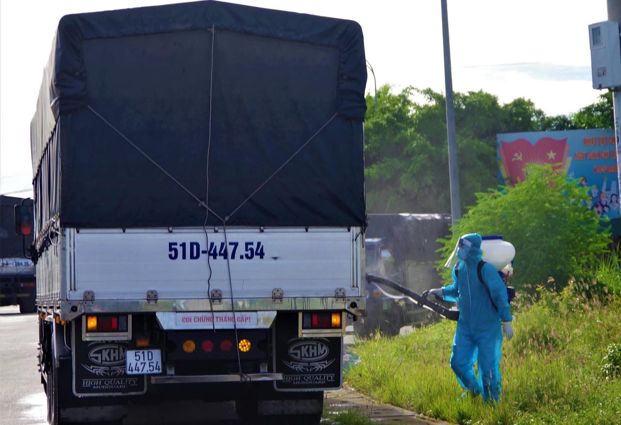 Quân đội, Công an 'xung kích' áp tải hàng hoá ra/vào nội ô 