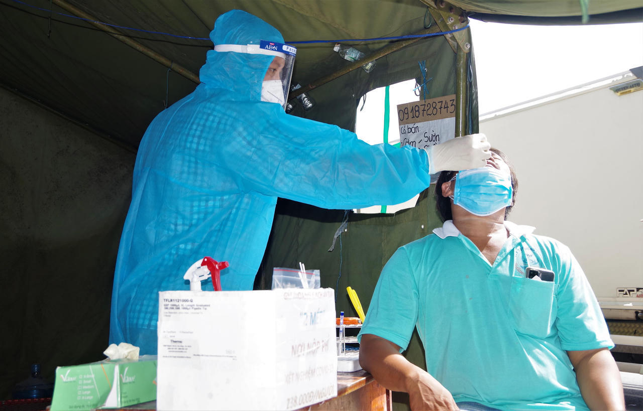 Quân đội, Công an 'xung kích' áp tải hàng hoá ra/vào nội ô 