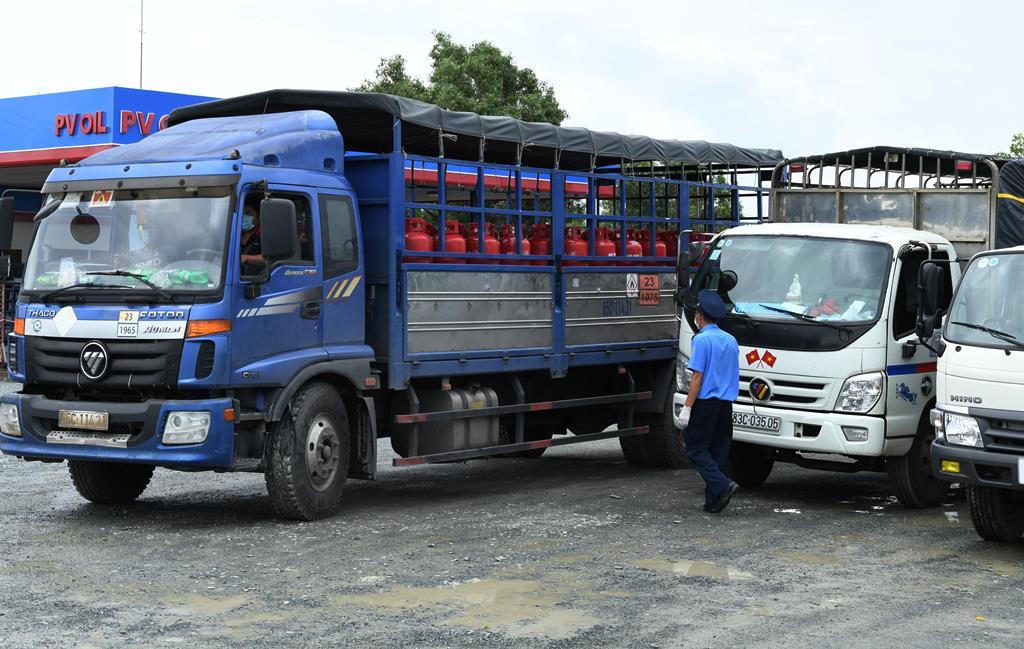 Cà Mau kiểm tra y tế chặt chẽ người/phương tiện vận chuyển hàng hoá ra/vào tỉnh