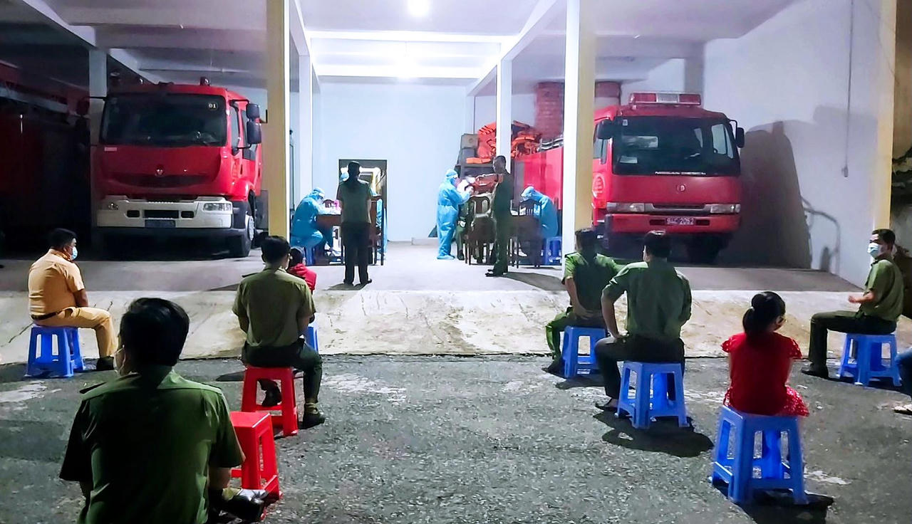 “Những chiến sĩ áo trắng” trên mặt trận phòng, chống dịch 