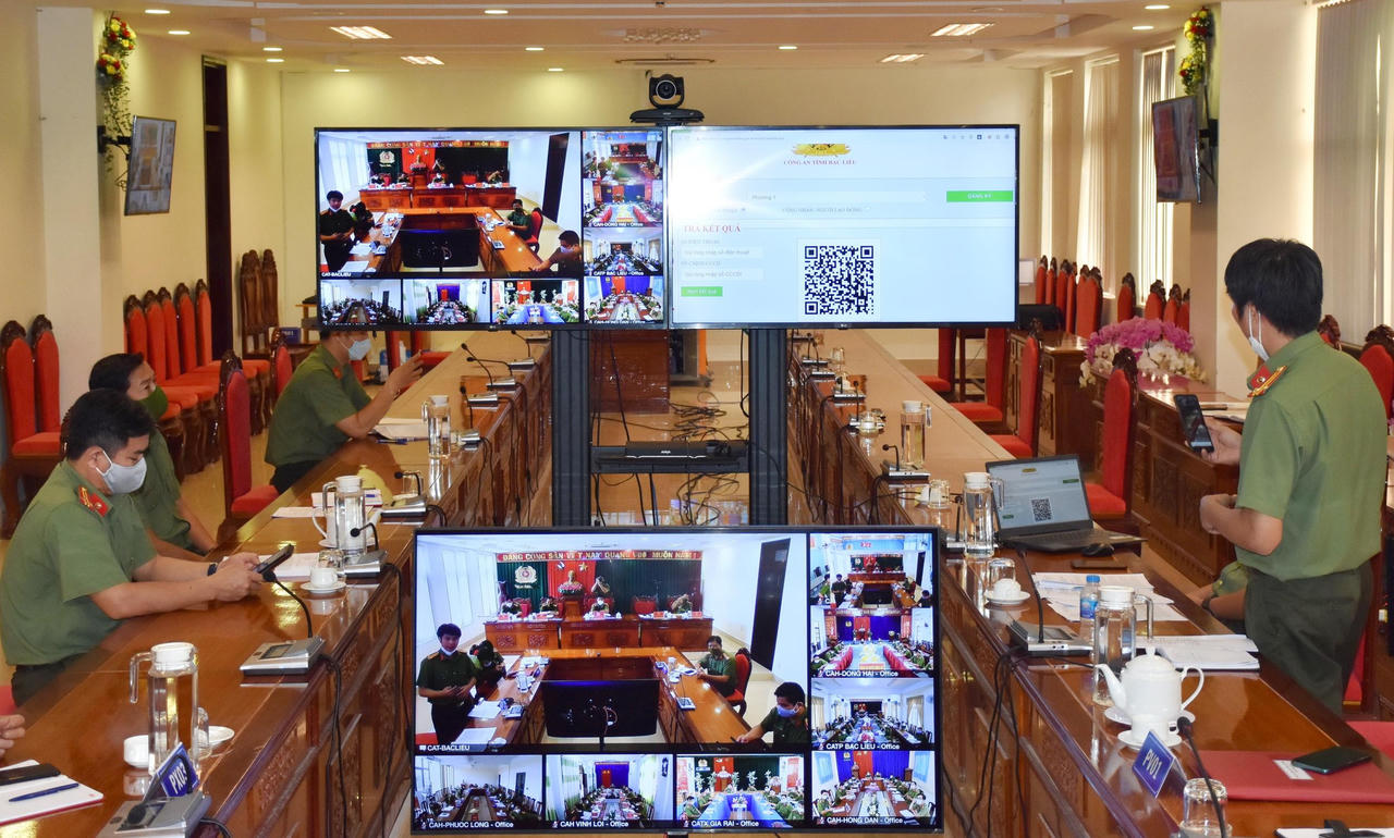 Công an Bạc Liêu trả kết quả cấp giấy đi đường nhận diện bằng mã QR - Code trong 5 giờ