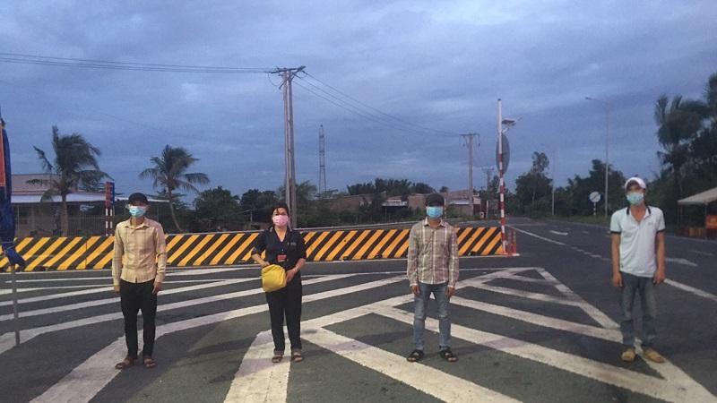 Bị phạt hành chính vì tranh thủ đón người nhà sau khi từ vùng dịch về 