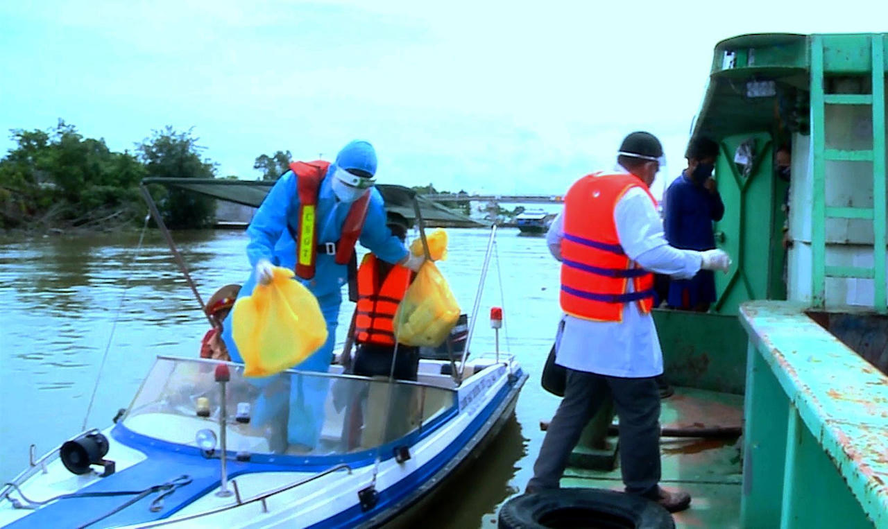“Cuộc chiến” chống dịch ở vùng sông nước 
