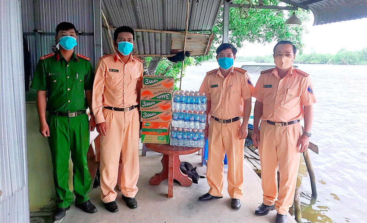 “Cuộc chiến” chống dịch ở vùng sông nước 
