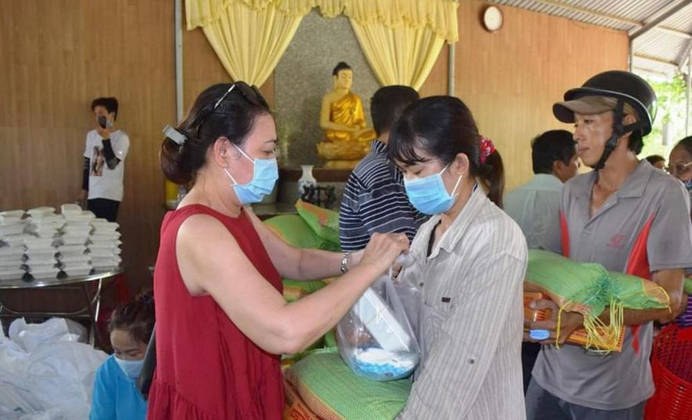 TP Bạc Liêu giúp dân tiêu thụ nông sản và hỗ trợ người dân do đại dịch COVID-19 