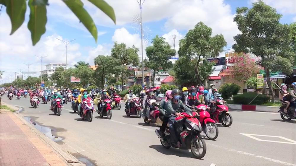 Người dân Cà Mau tự phát về quê phải cách ly 28 ngày