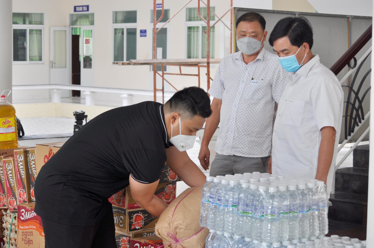 Sở Tư pháp Bạc Liêu hỗ trợ nhu yếu phẩm cho các khu cách ly