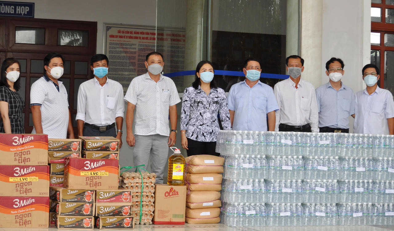 Sở Tư pháp Bạc Liêu hỗ trợ nhu yếu phẩm cho các khu cách ly