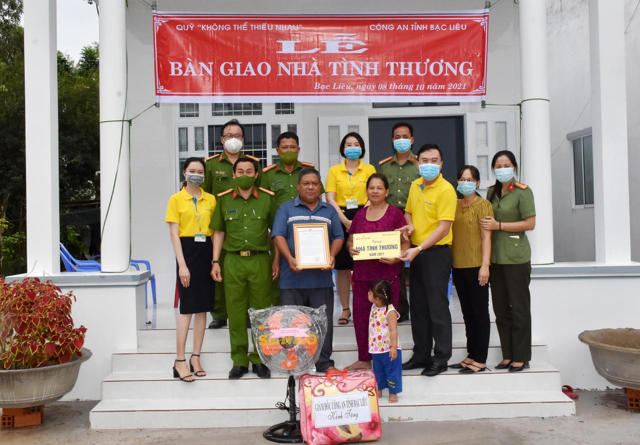 Trao tặng 2 căn nhà tình thương cho đồng bào Khmer có hoàn cảnh khó khăn