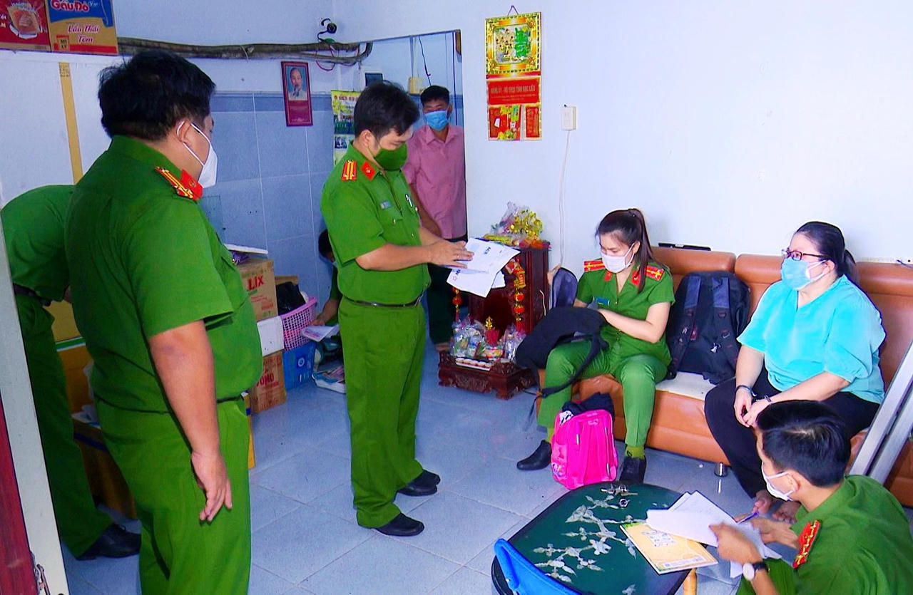 Làm giả sổ đỏ lừa đảo chiếm đoạt 02 tỷ đồng