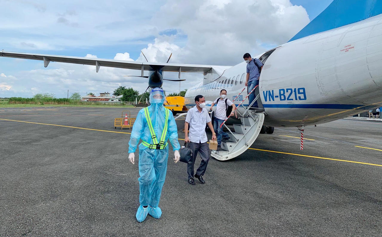 Cảng hàng không Cà Mau thực hiện chuyến bay thương mại đầu tiên sau thời gian giãn cách