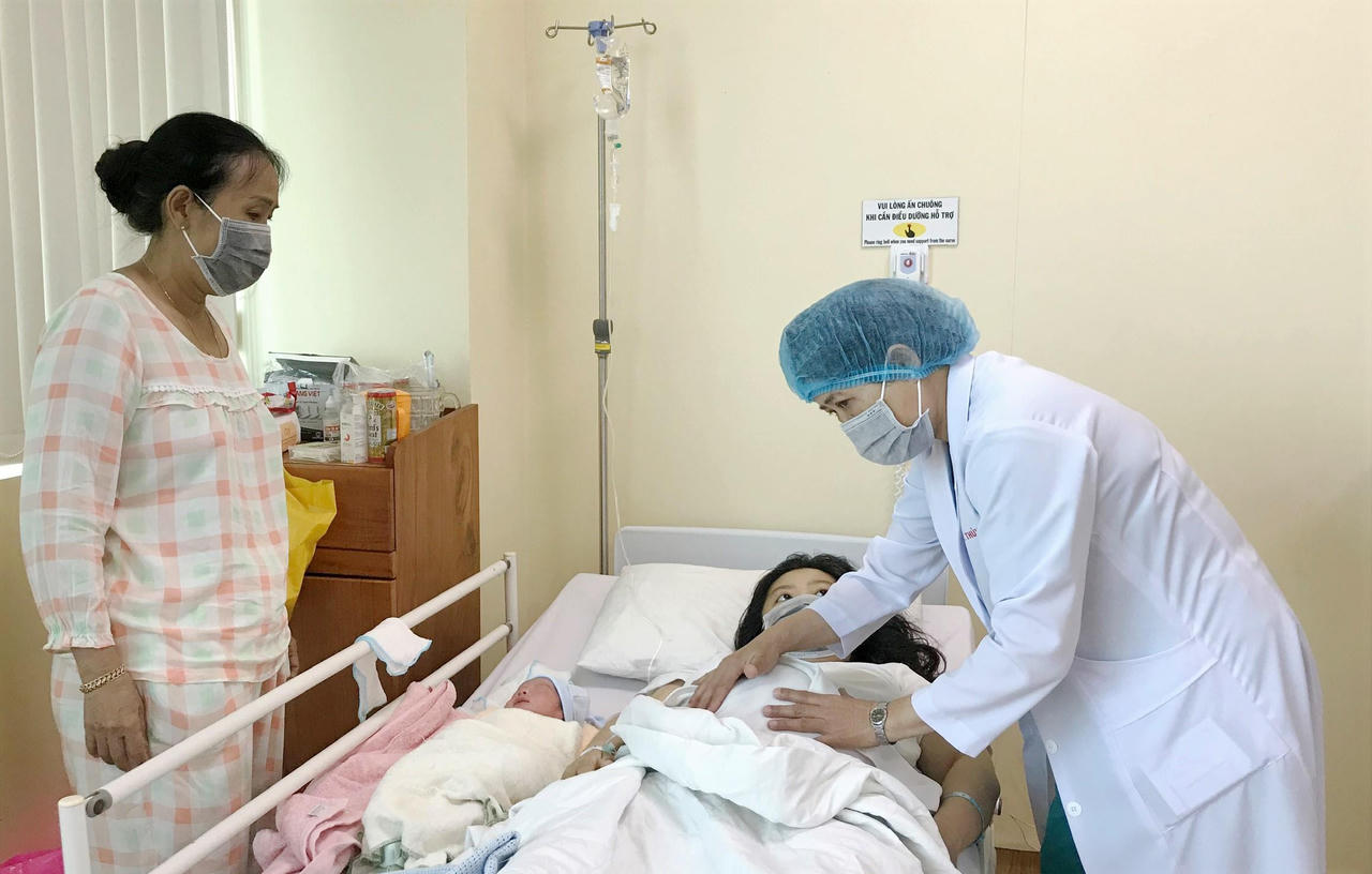 Cứu sống 2 mẹ con sản phụ vỡ tử cung trước chuyển dạ