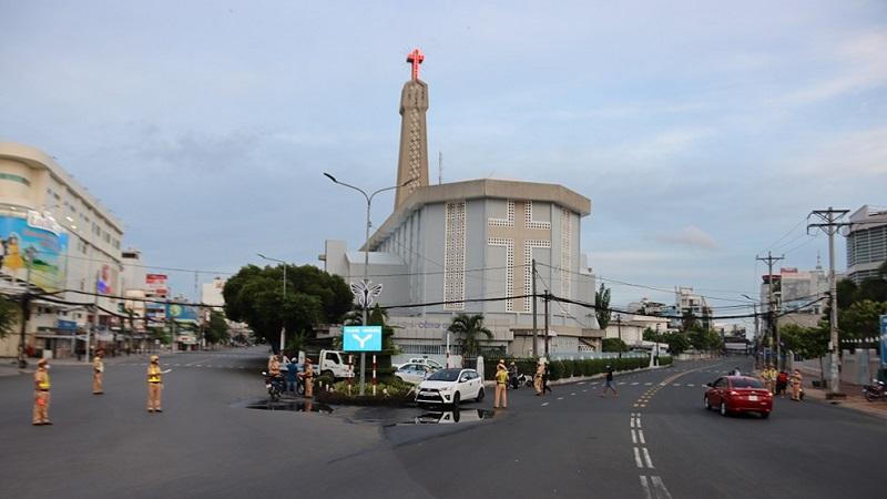 Công an tỉnh An Giang đảm bảo an toàn giao thông đi đôi với kiểm soát tốt dịch bệnh