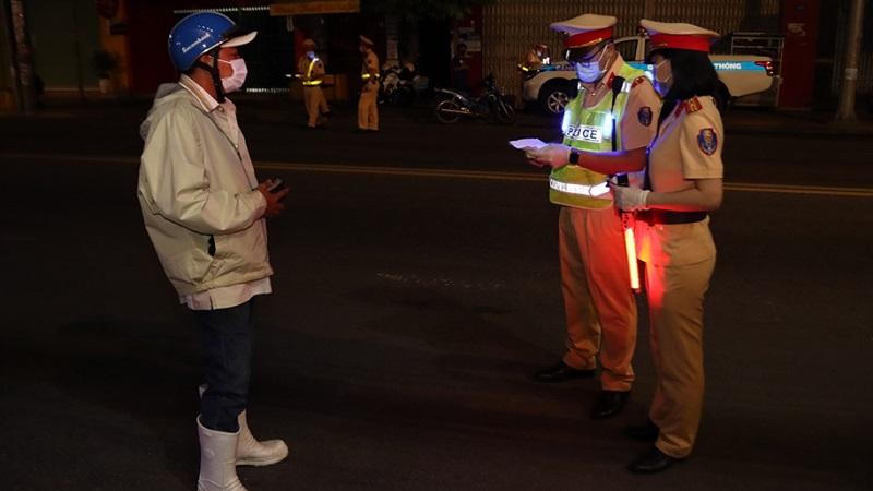 Công an tỉnh An Giang đảm bảo an toàn giao thông đi đôi với kiểm soát tốt dịch bệnh