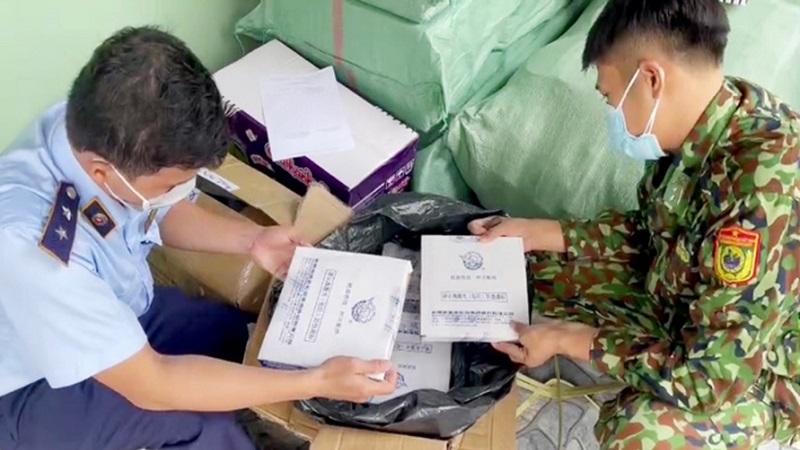 An Giang: Bắt xe tải chở số lượng lớn phụ tùng máy, hóa chất không rõ nguồn gốc 