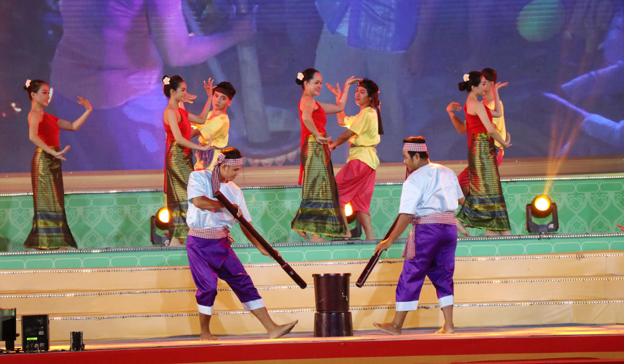 Ngày hội hướng đến bảo tồn, phát huy bản sắc văn hóa đồng bào Khmer Nam bộ