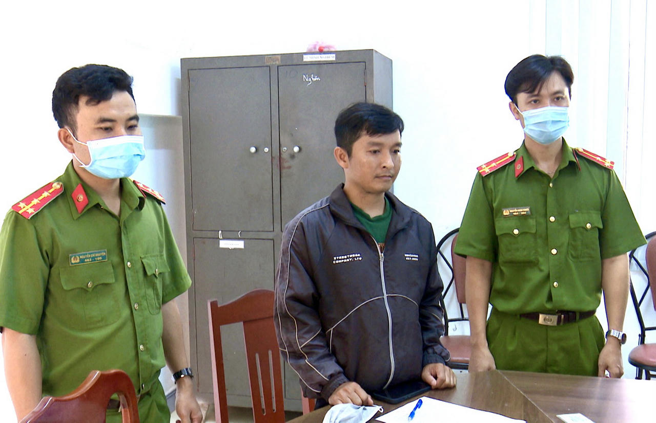 Bắt chuyên viên ngân hàng làm giả giấy tờ để vay vốn hàng tỷ đồng