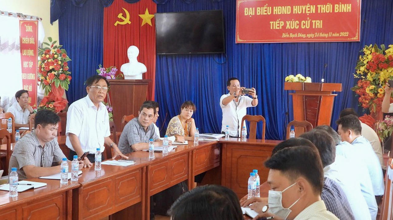 Hàng nghìn tấn lúa chất lượng cao bị tồn đọng tại Cà Mau