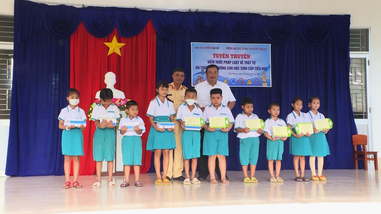 Nâng cao trách nhiệm người đứng đầu trong công tác đảm bảo trật tự an toàn giao thông 