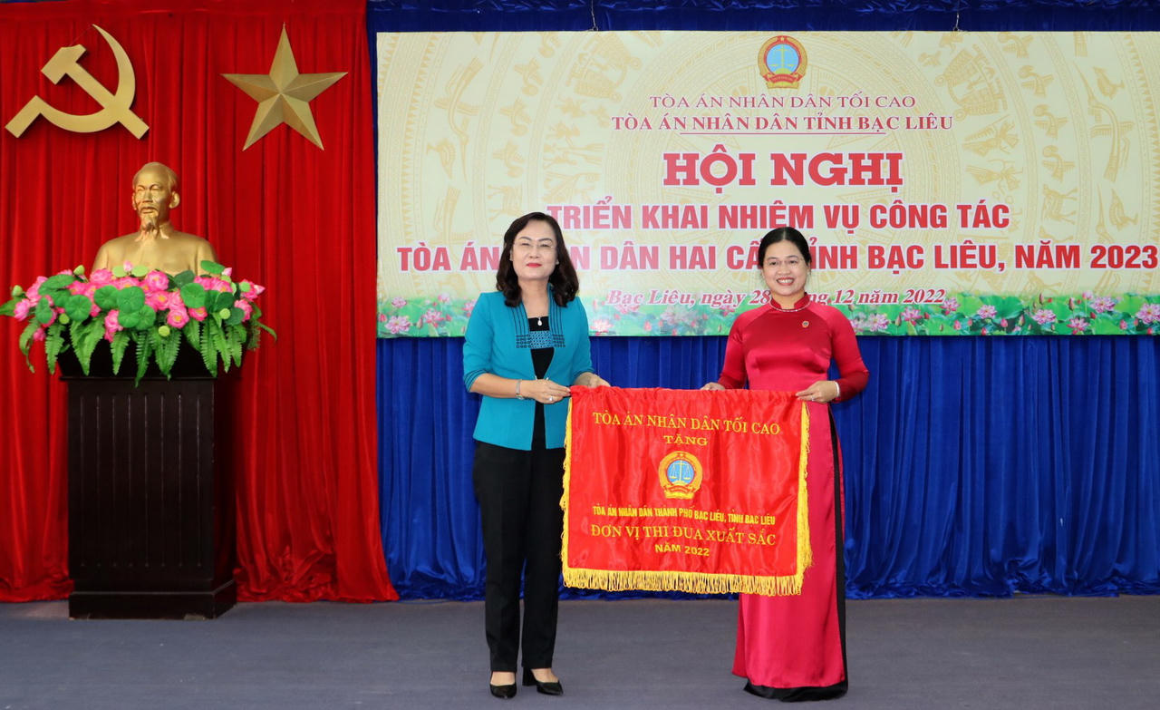 Xây dựng đội ngũ cán bộ, các thẩm phán thanh liêm, chính trực, tinh thông pháp luật