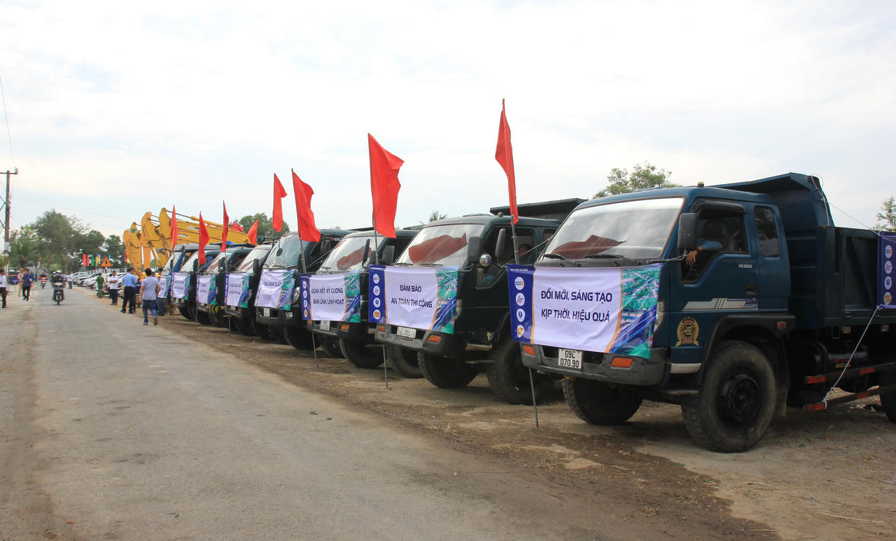 Đồng loạt khởi công 12 dự án thành phần cao tốc Bắc - Nam