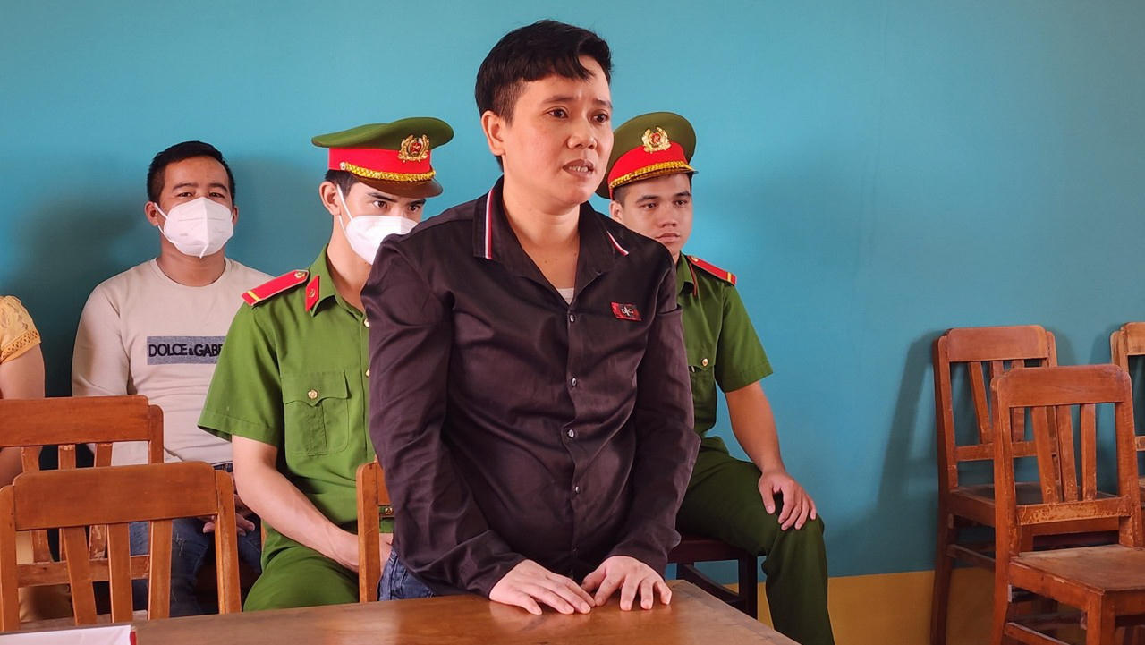 Đâm chết nam thanh niên đánh mình, người phụ nữ lãnh 8 năm tù