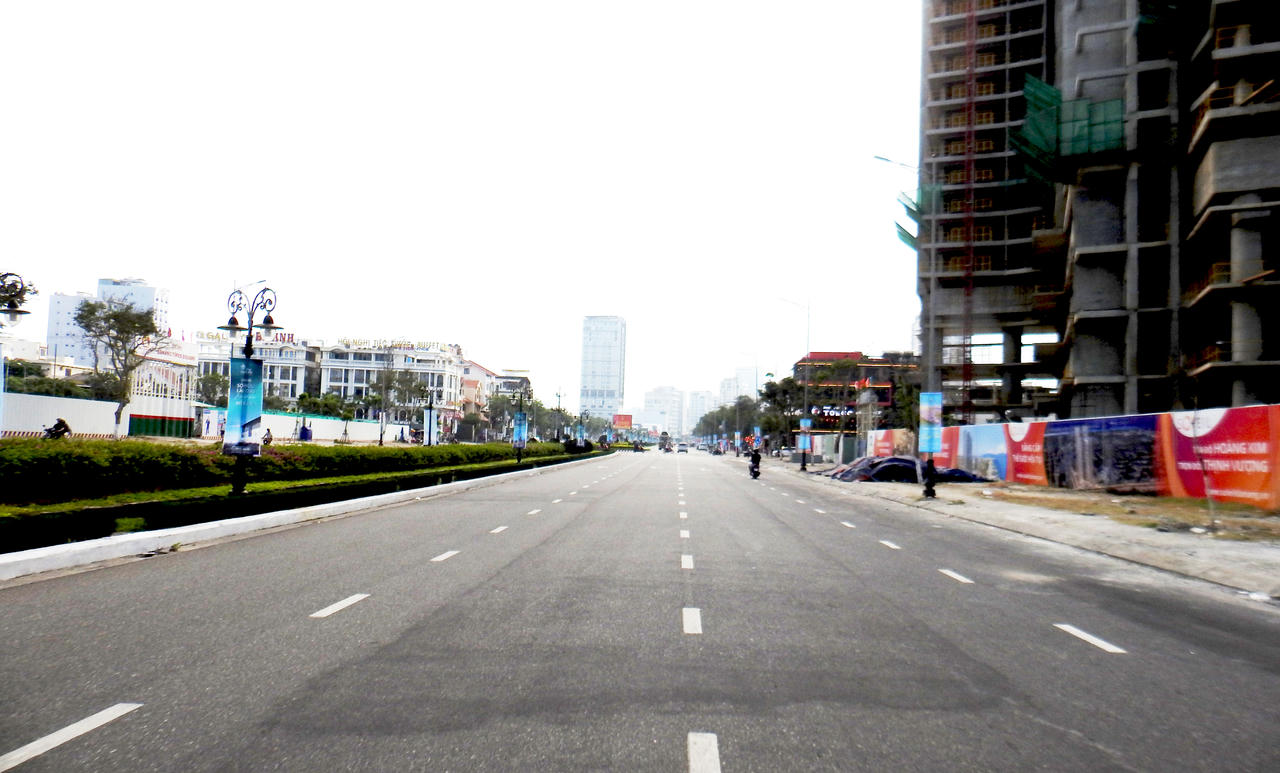 Đà Nẵng vắng lặng sau khi tạm dừng nhiều hoạt động để phòng, chống dịch Covid-19