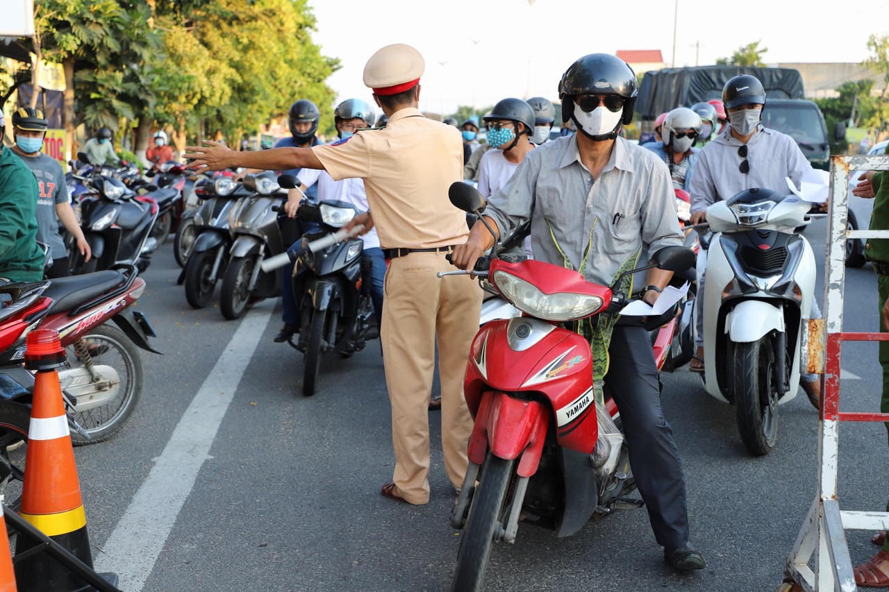 Căng mình kiểm soát dịch trong nắng nóng