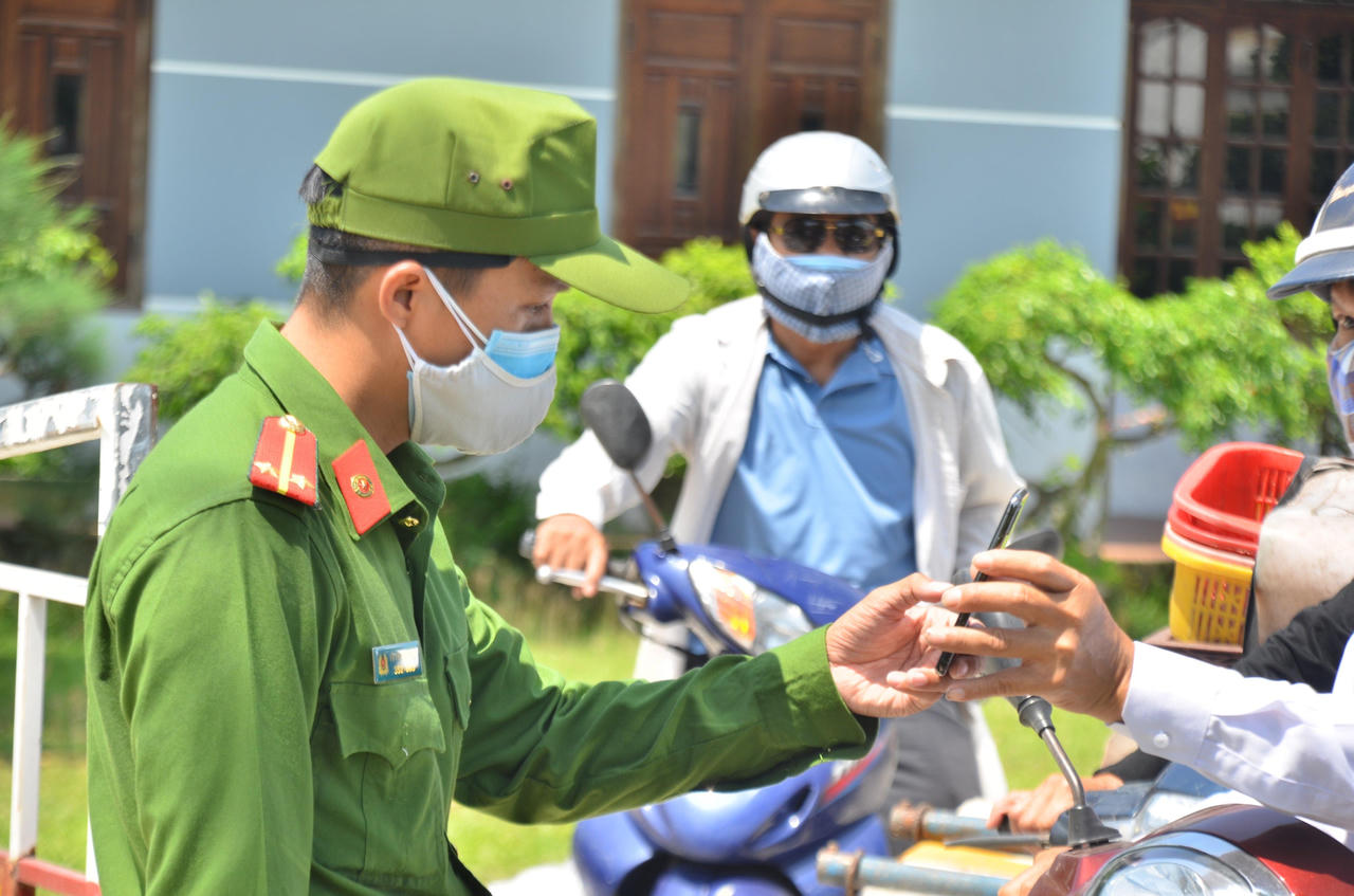 Căng mình kiểm soát dịch trong nắng nóng