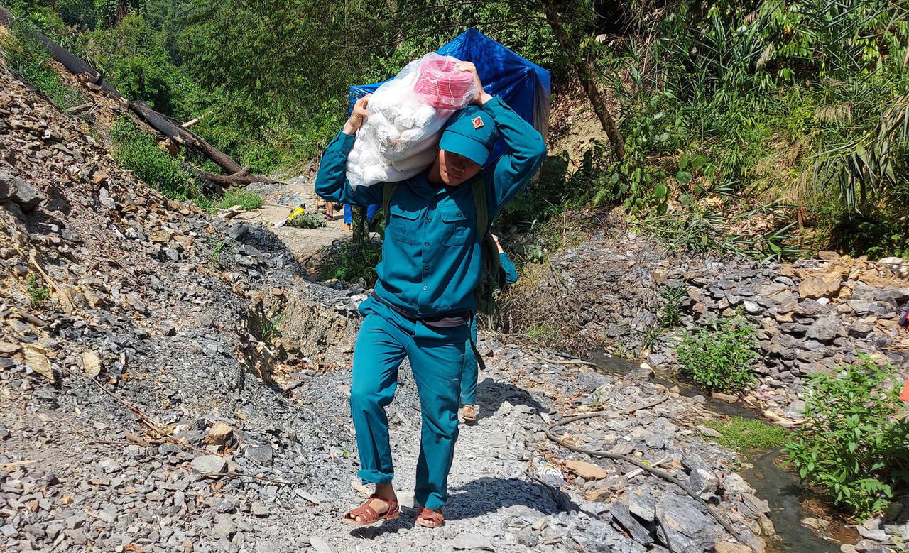 Đánh sập 75 hầm vàng trái phép trong Vườn quốc gia Sông Thanh