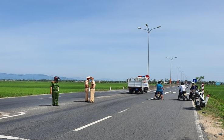 Xe tải va chạm với xe máy trên quốc lộ 1A, khiến 1 người tử vong