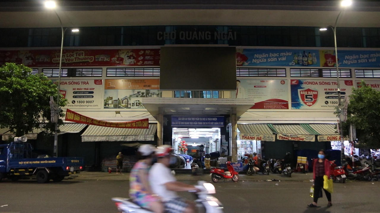 Phong toả, test nhanh 500 tiểu thương Chợ đầu mối Nông sản TP Quảng Ngãi