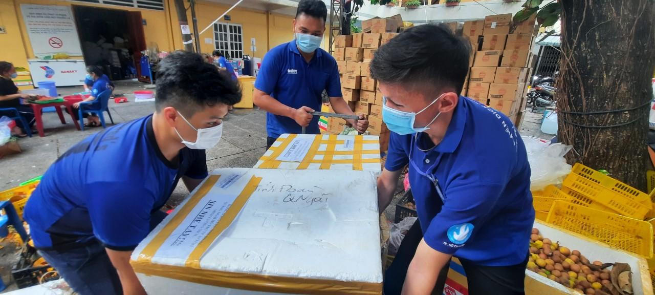 Hỗ trợ 2 tỷ đồng cho bà con xa quê đang mưu sinh ở TP HCM gặp khó khăn do dịch COVID-19