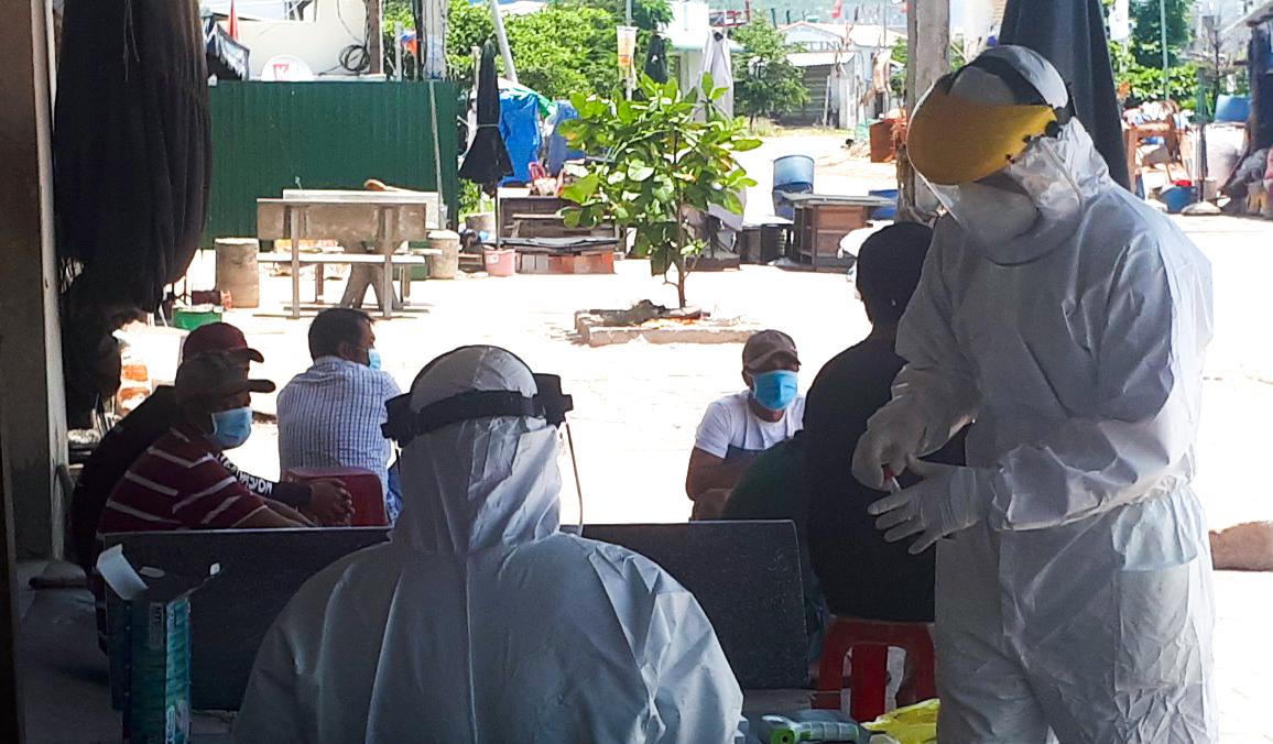 Quảng Ngãi phát hiện 12 ngư dân dương tính với virus SARS-CoV-2