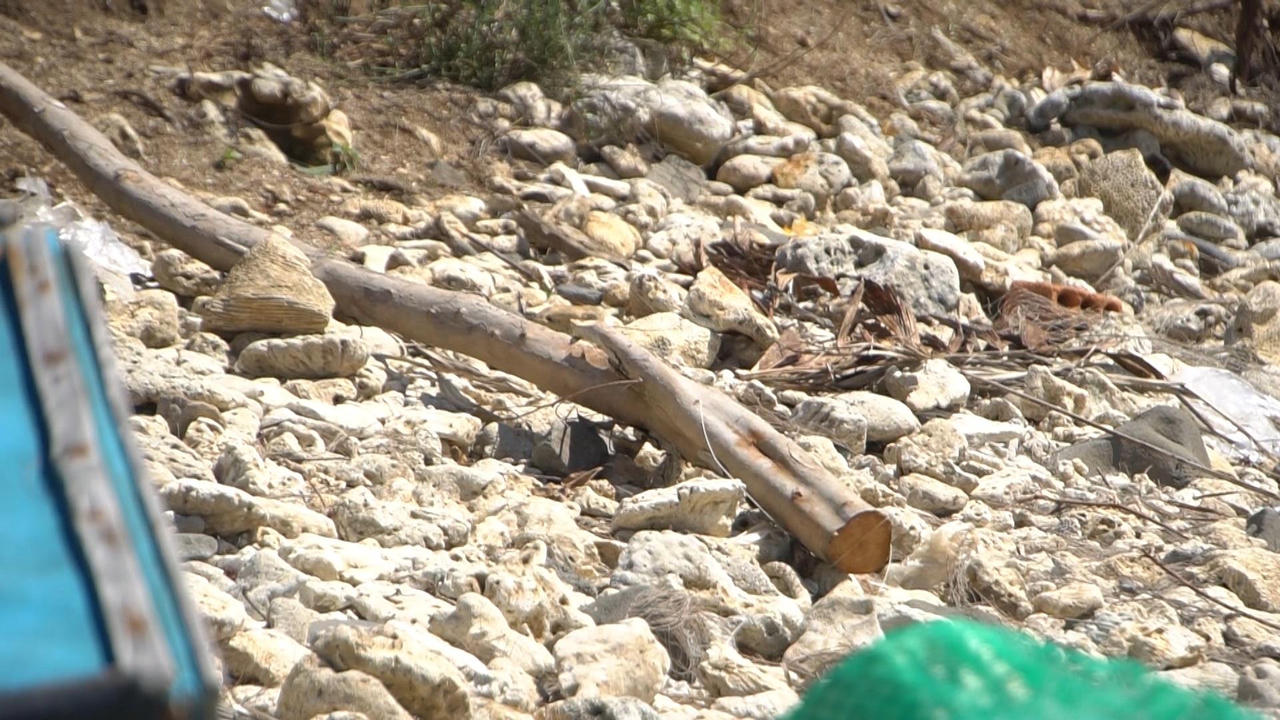 Tự ý phá gành đá đắp kè chắn sóng làm nơi neo đậu thúng