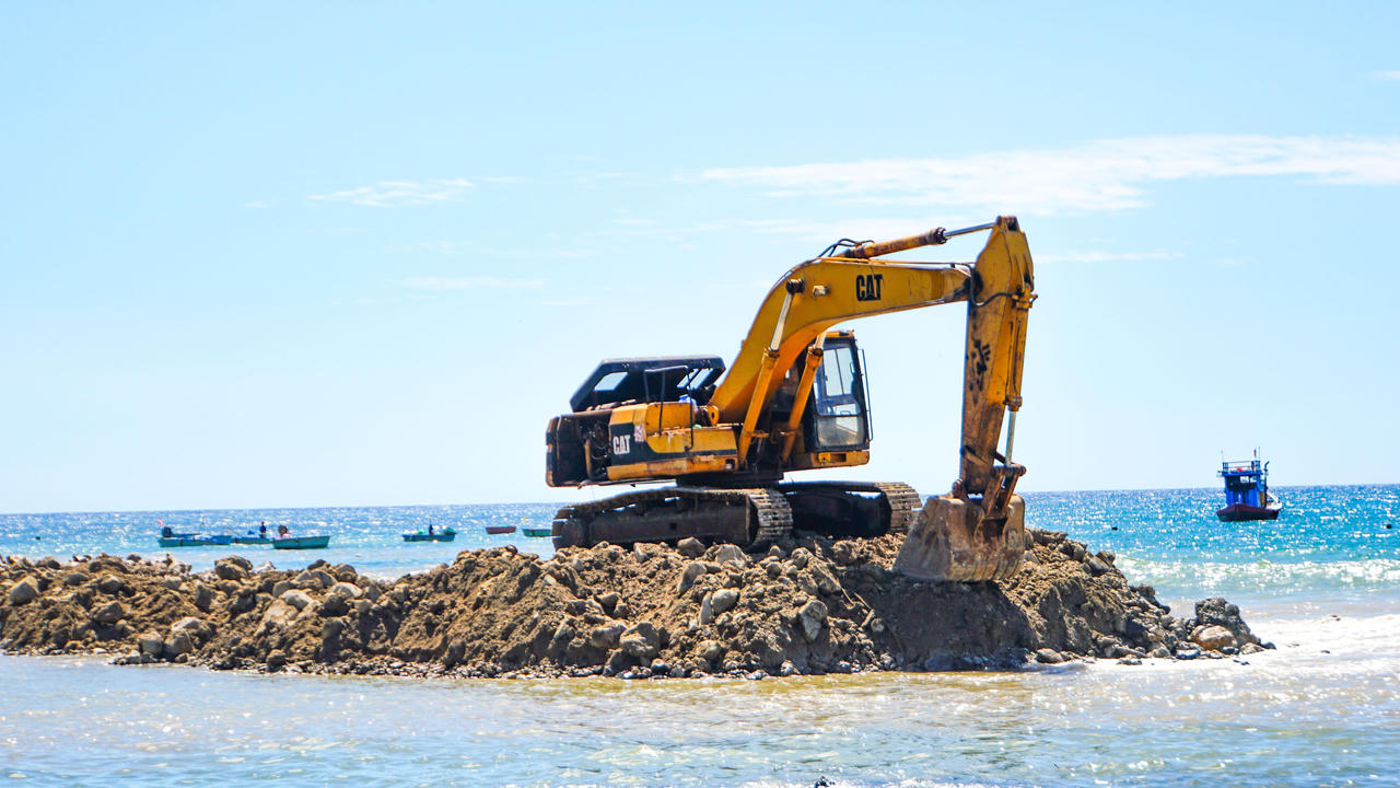 Tự ý phá gành đá đắp kè chắn sóng làm nơi neo đậu thúng