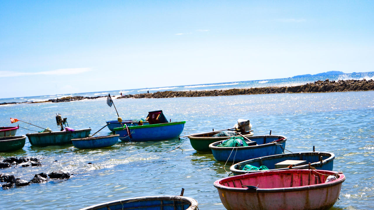 Tự ý phá gành đá đắp kè chắn sóng làm nơi neo đậu thúng