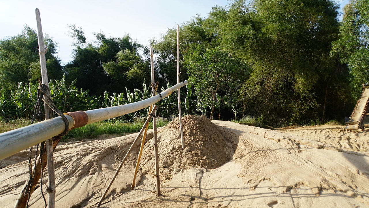 Cát tặc vẫn “lộng hành” trên sông Trà Khúc